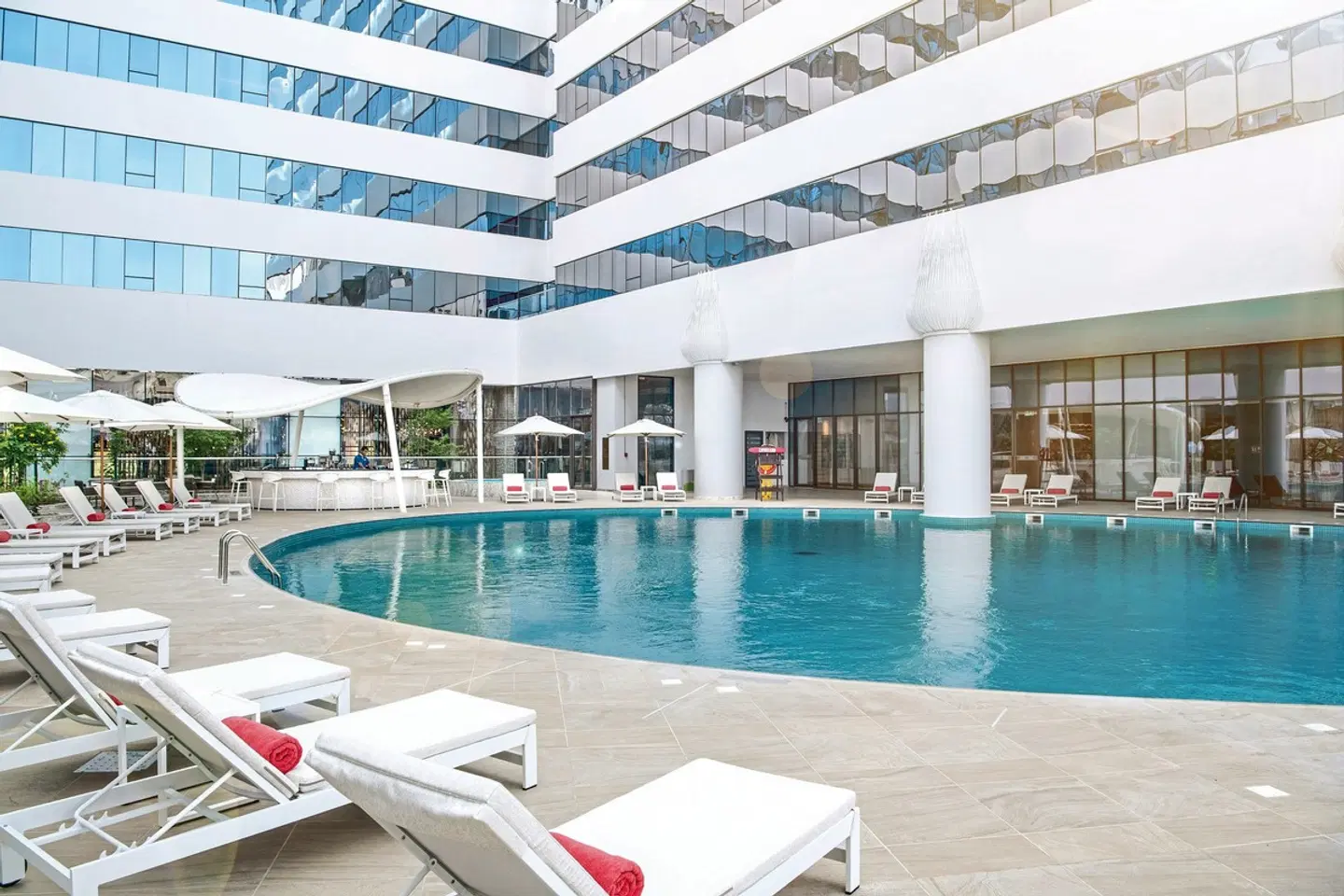 Al Jaddaf Rotana Suite Hotel Hallenbad