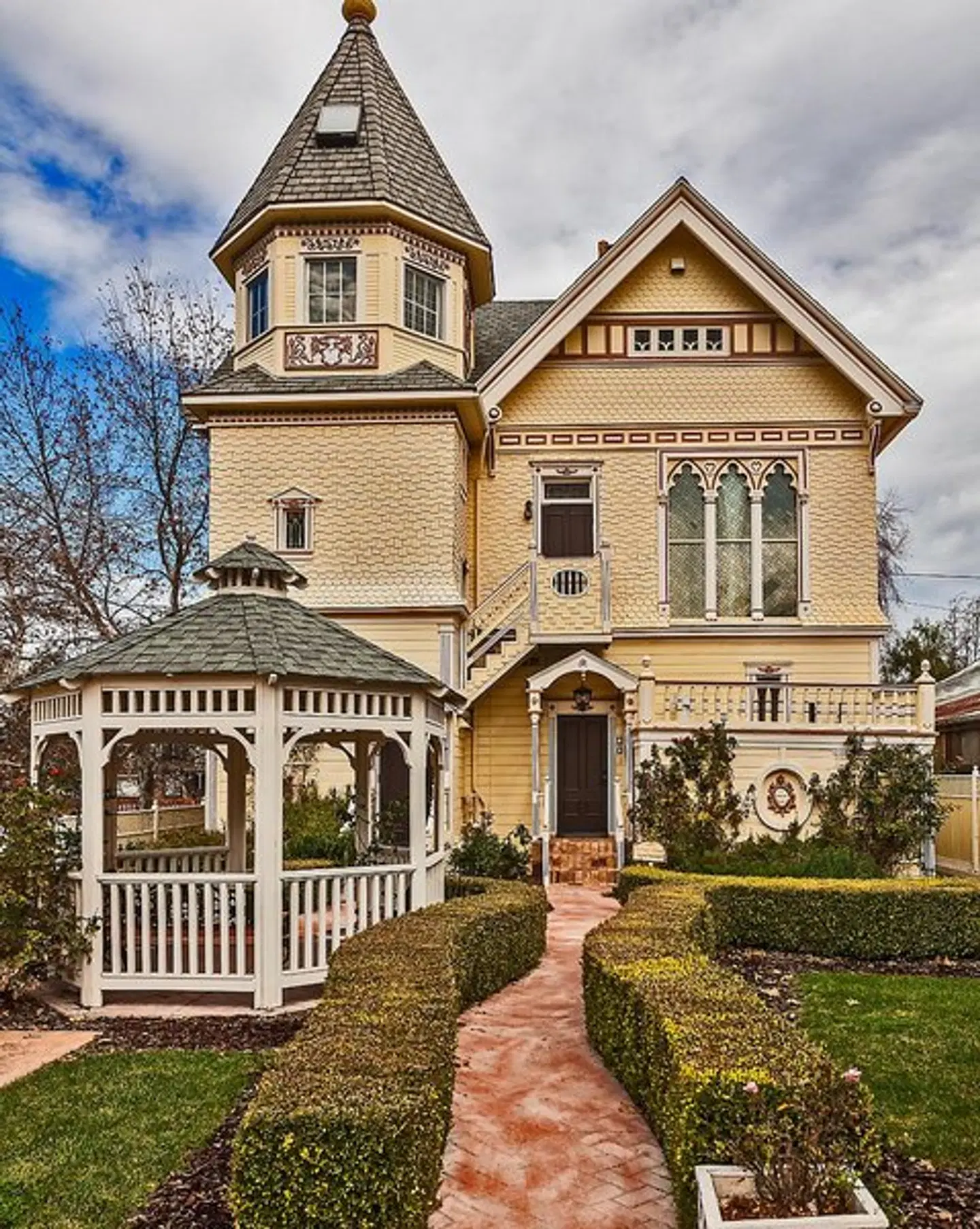 Victorian Mansion At Los Alamos EXTERIOR