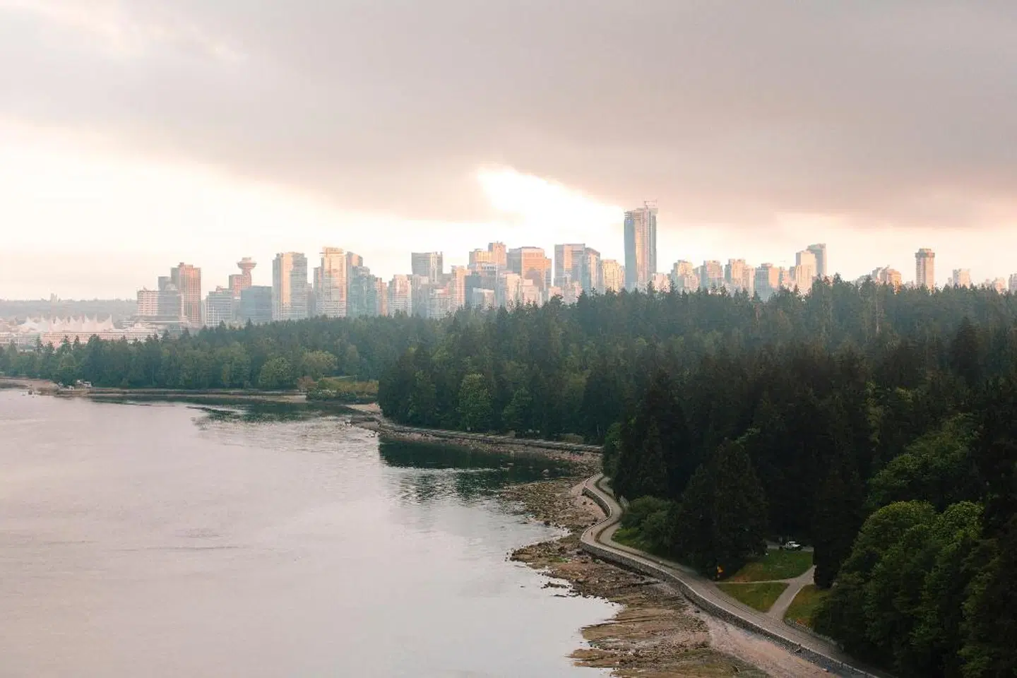Holiday Inn Vancouver Downtown & Suites LANDSCAPE