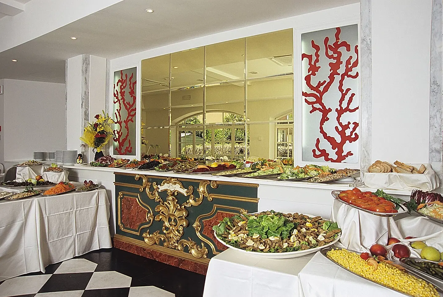 M Glamour Hotel Bar