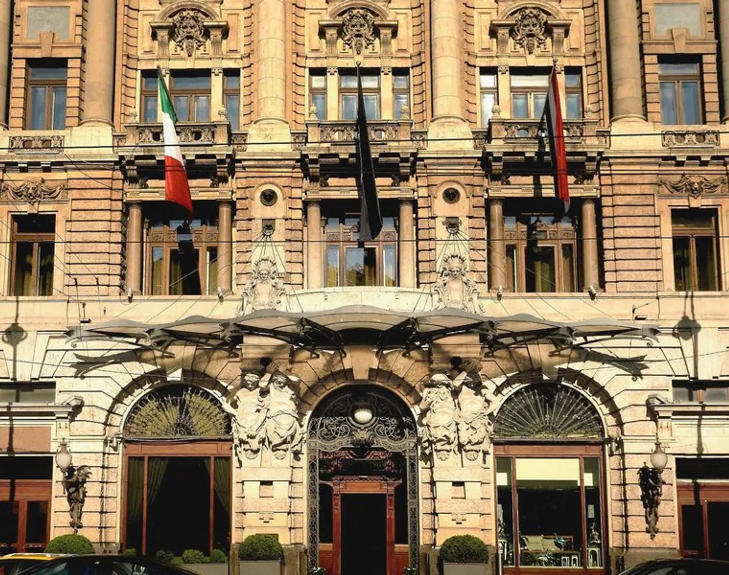 Atrium Fashion Hotel EXTERIOR