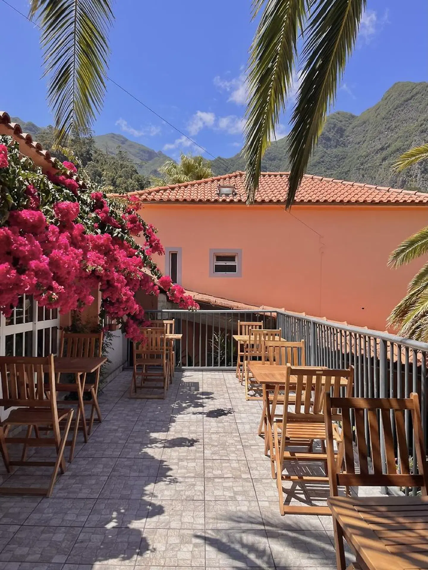 Gardens Guest House-hostel Bar