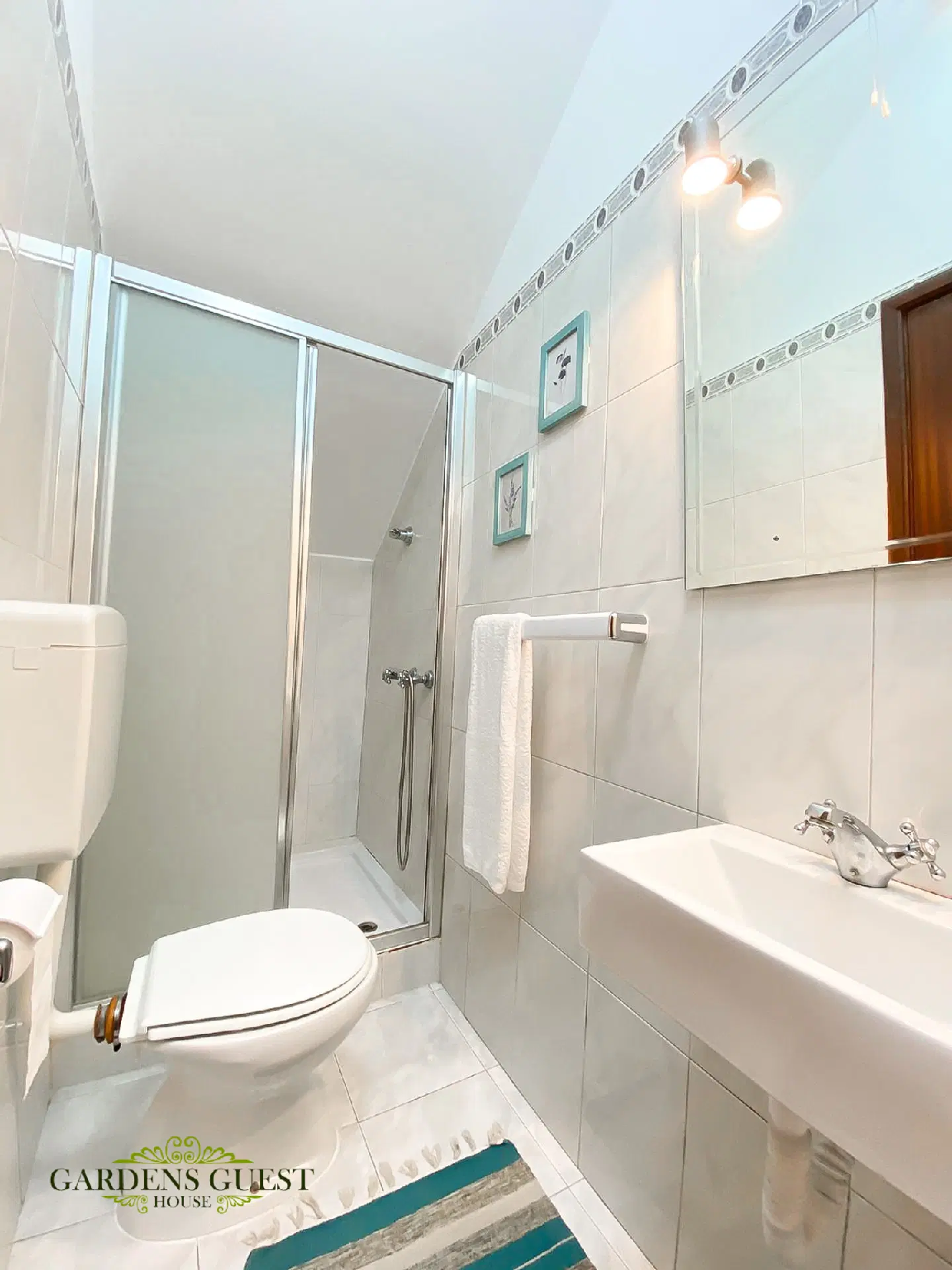 Gardens Guest House-hostel Badezimmer