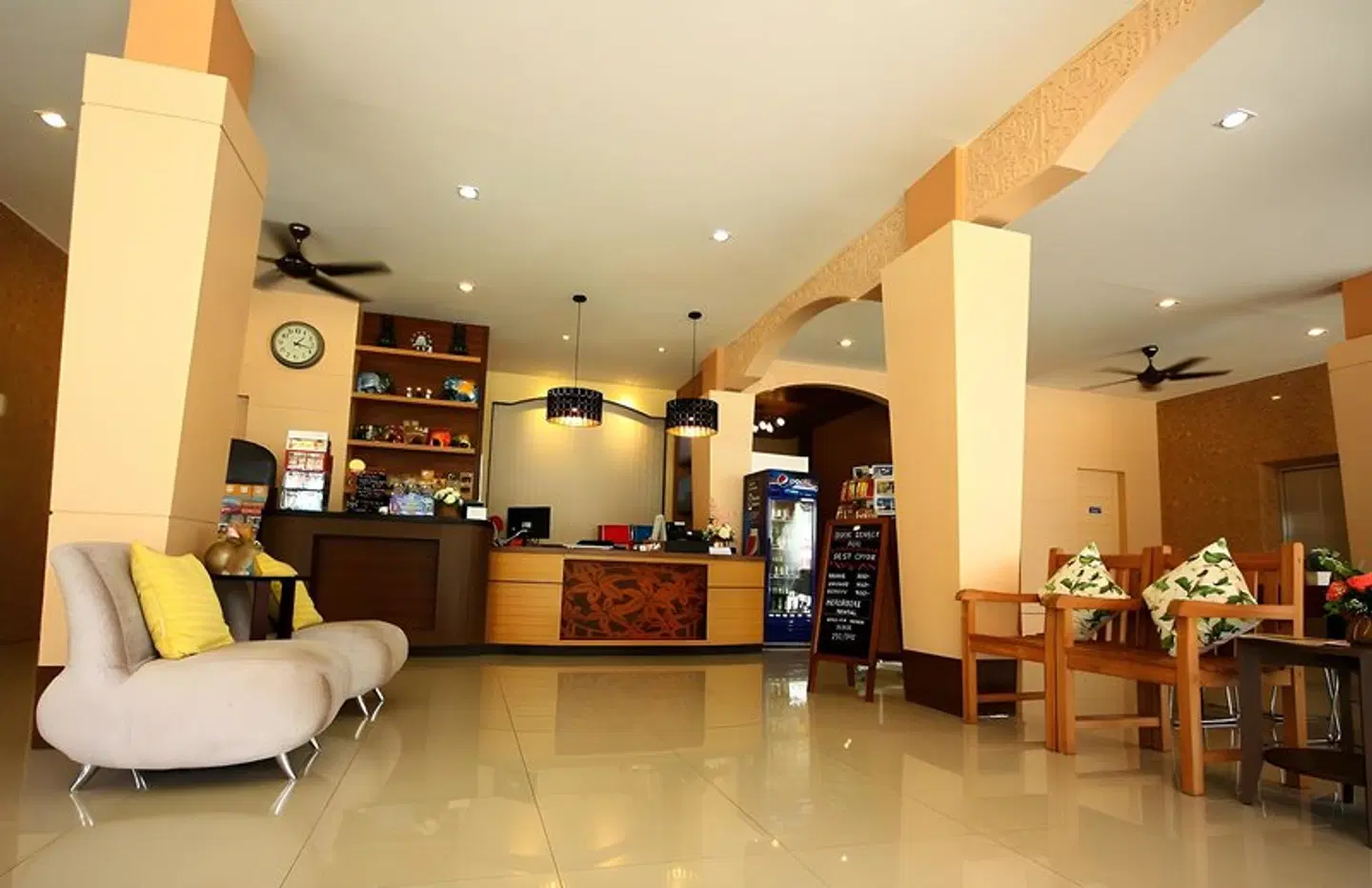 BREEZOTEL LOUNGE_LOBBY