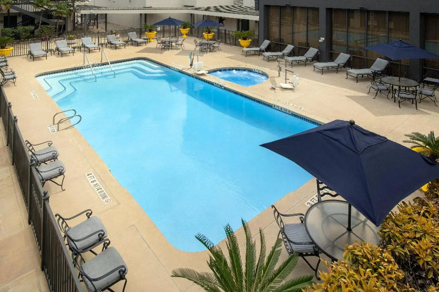 Crowne Plaza San Antonio Airport by IHG OUTDOOR_POOL