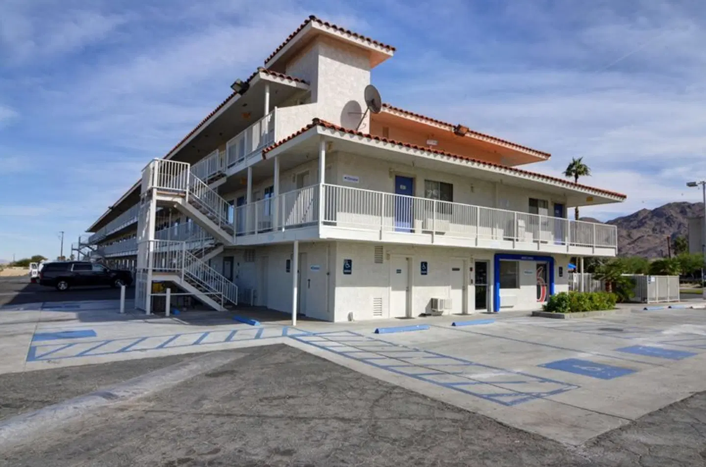Motel 6 Twentynine Palms, CA EXTERIOR