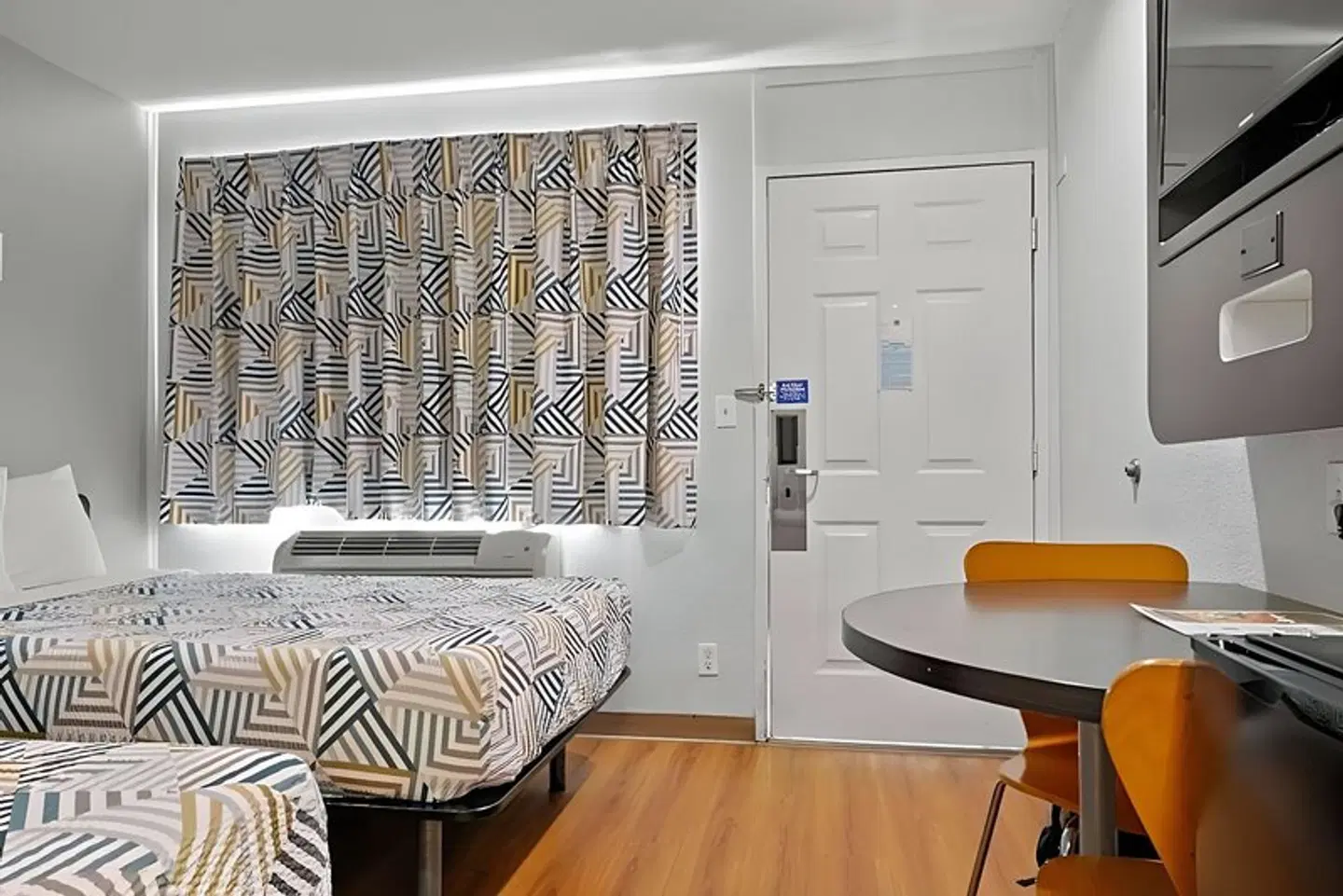 Motel 6 Ventura, CA - Beach ROOM_EXAMPLE