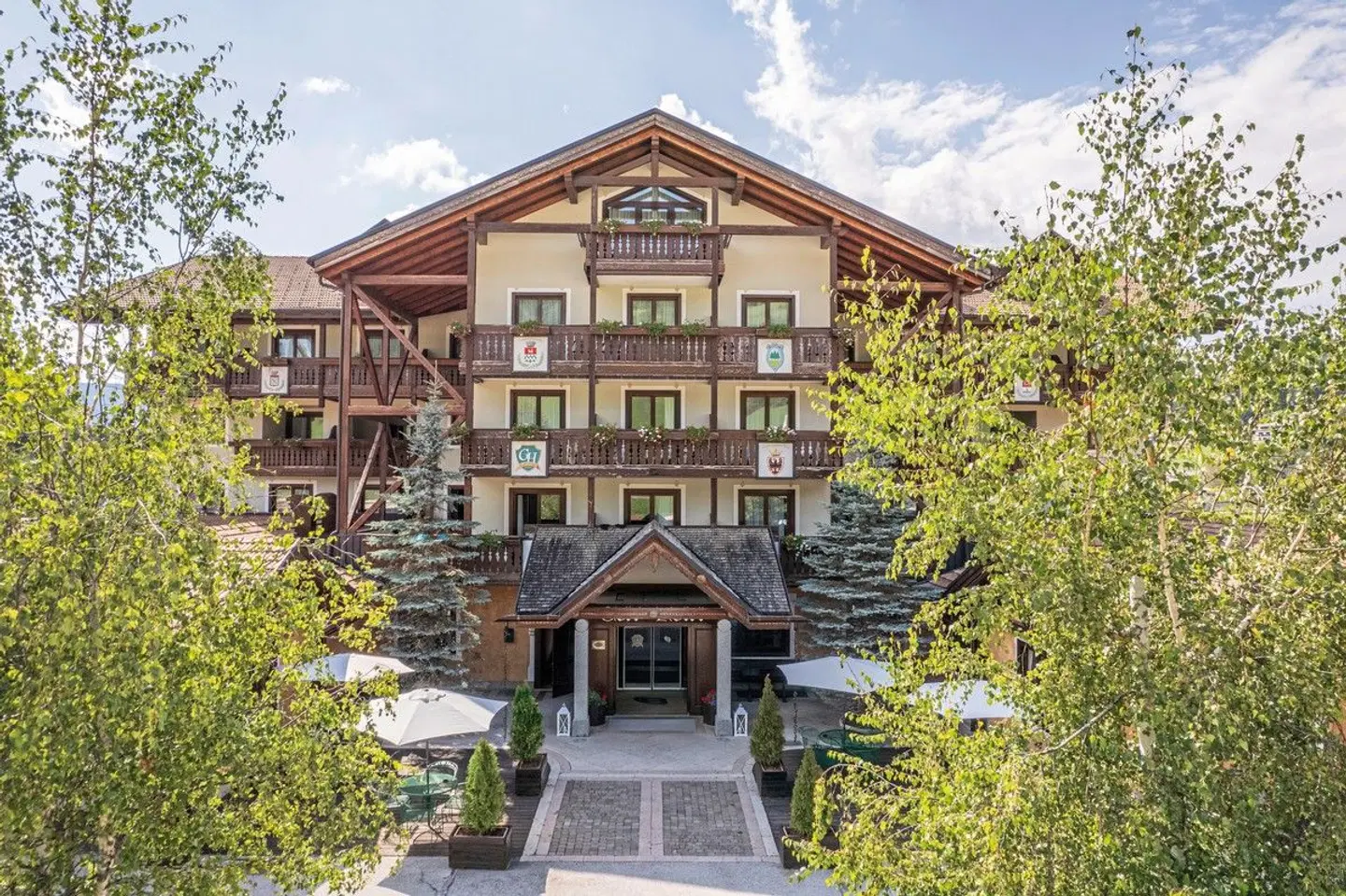 Golf Hotel EXTERIOR