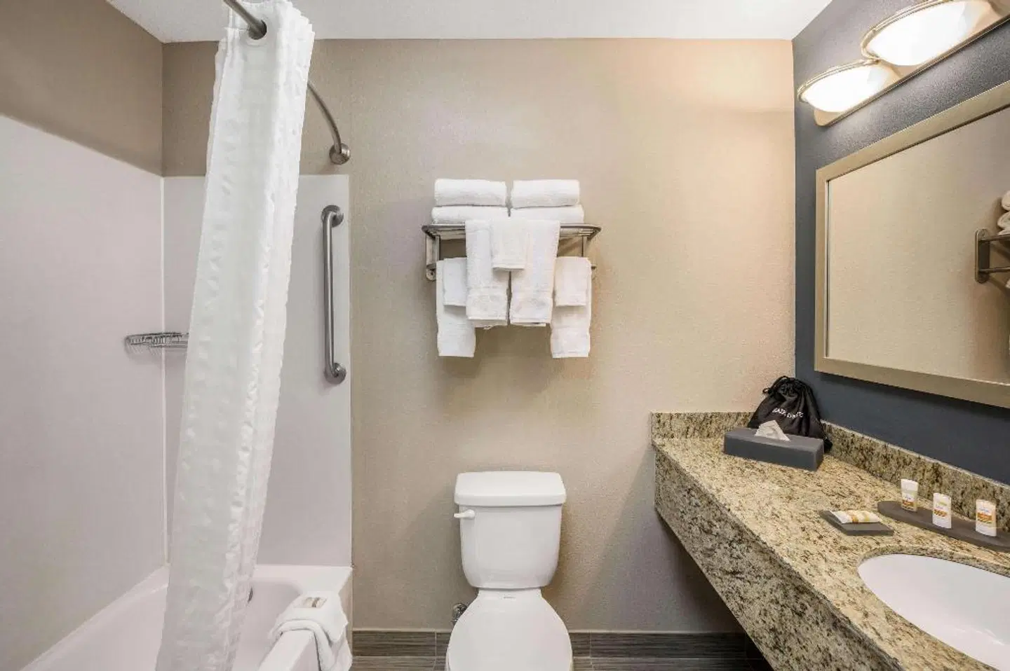 La Quinta Inn & Suites by Wyndham Glendive Badezimmer