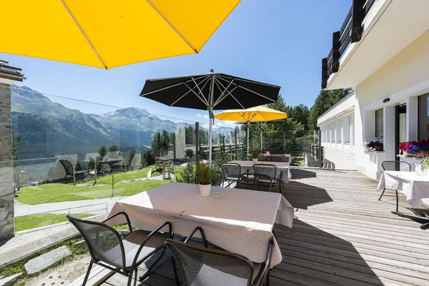 Hostel by Randolins Terrasse