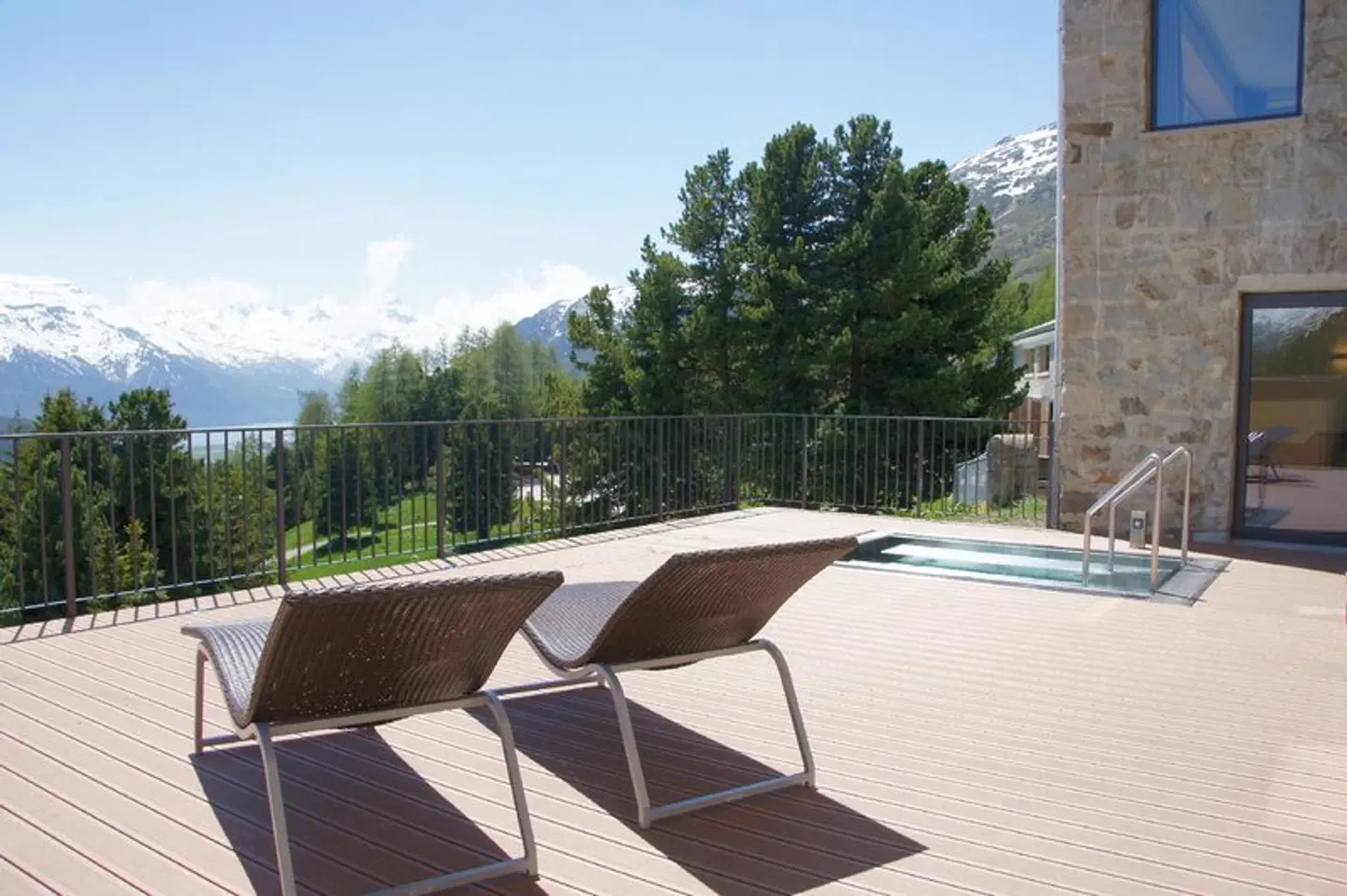 Hostel by Randolins Terrasse