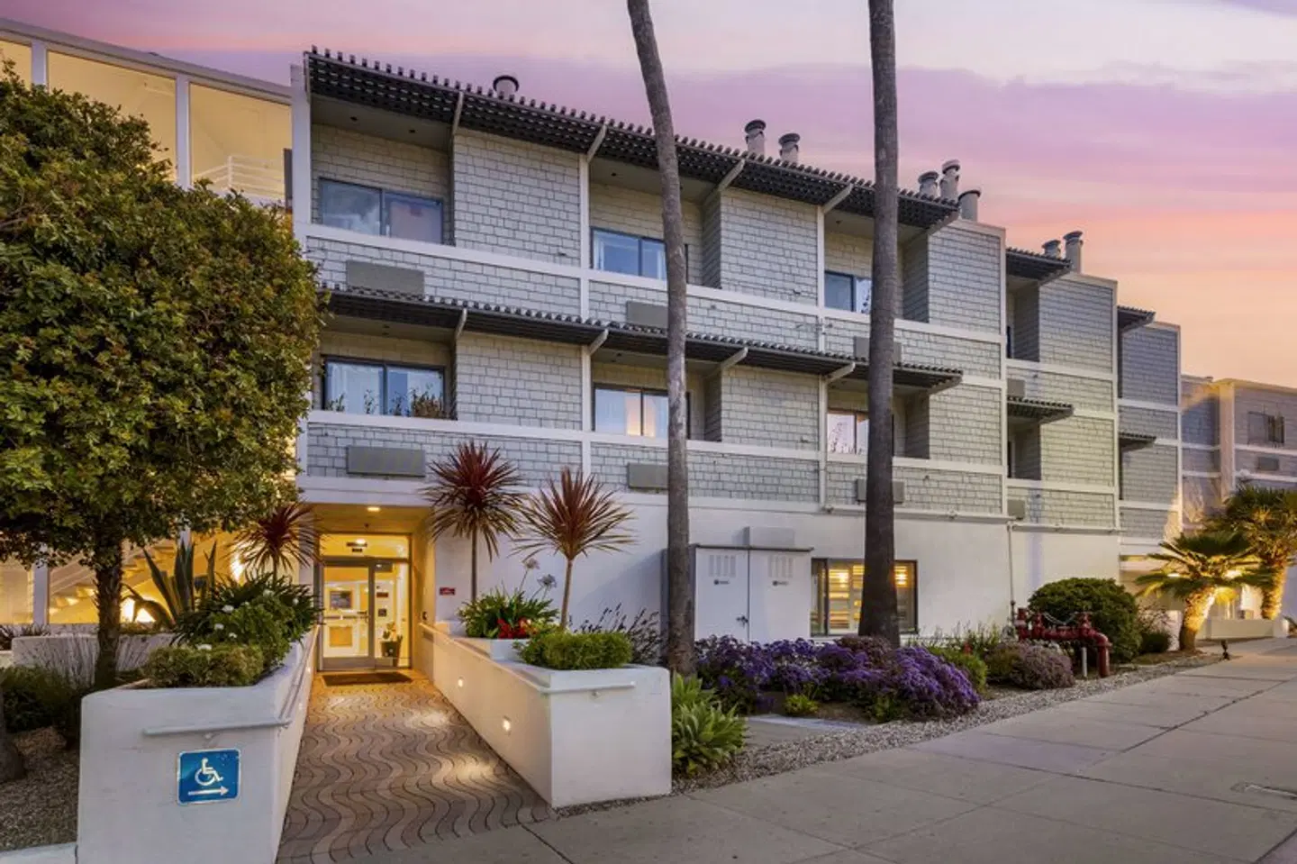 Best Western Plus All Suites Inn EXTERIOR