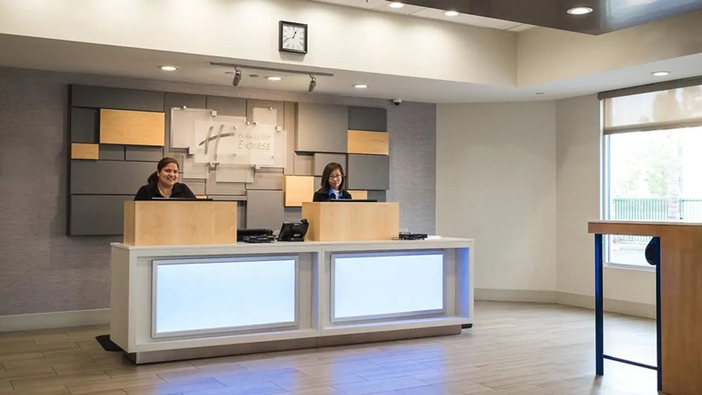 Holiday Inn Express Fullerton - Anaheim by IHG LOUNGE_LOBBY