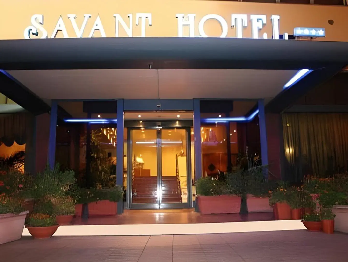 Savant Hotel EXTERIOR