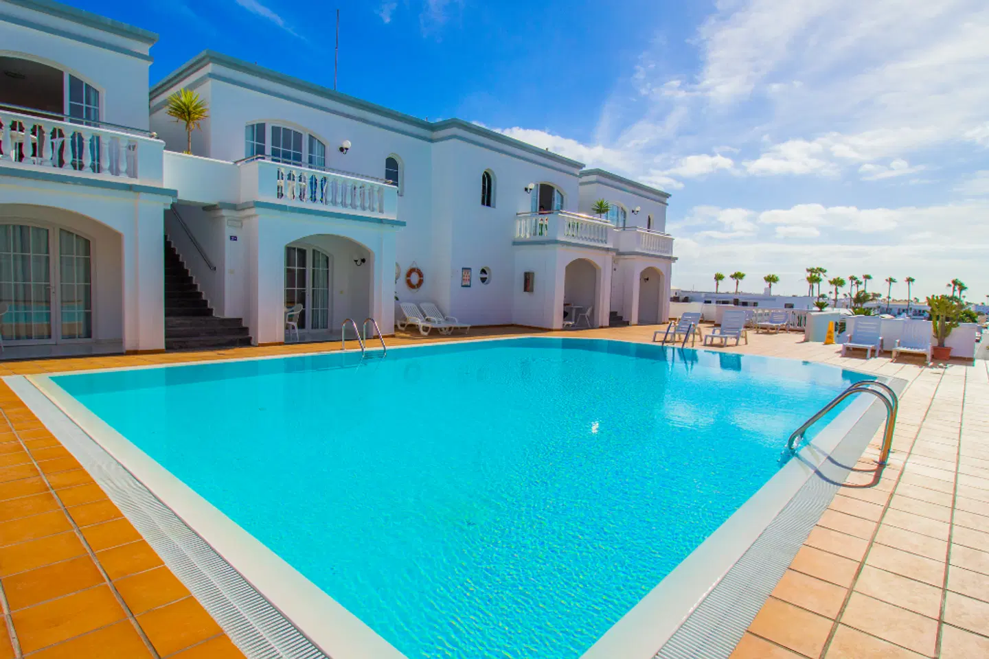 Apartamentos Corona Mar OUTDOOR_POOL
