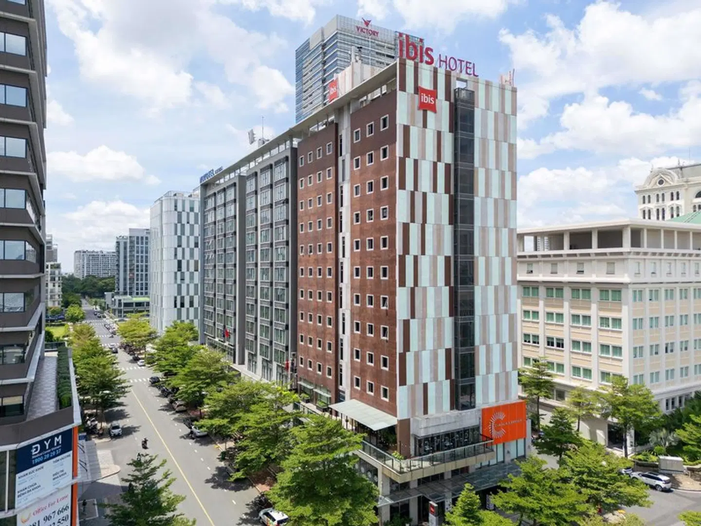 ibis Saigon South EXTERIOR