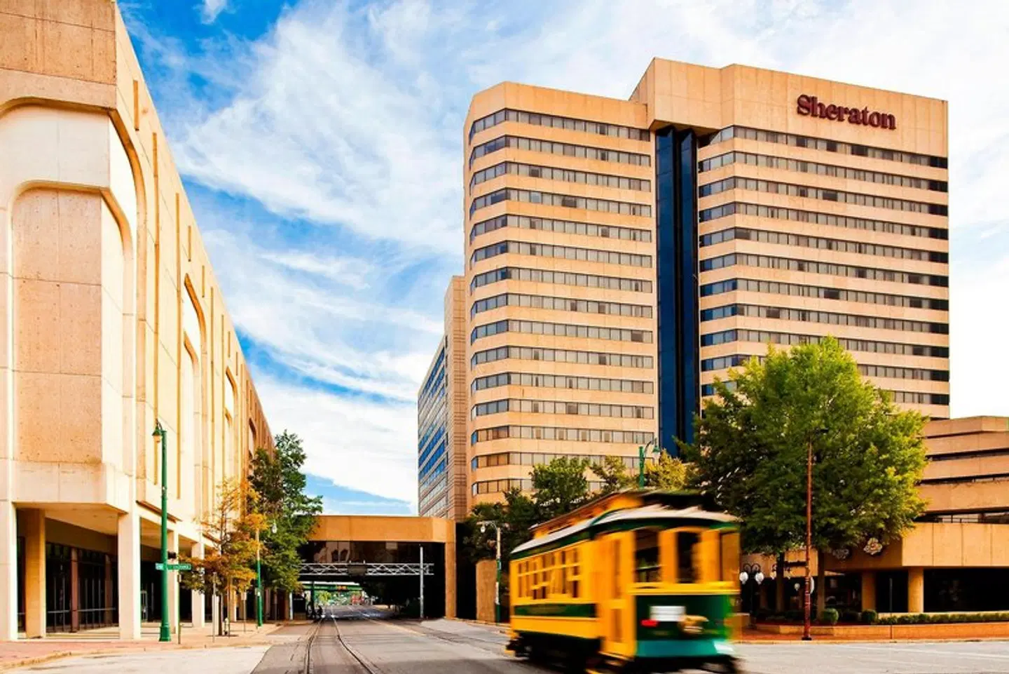 Sheraton Memphis Downtown Hotel EXTERIOR