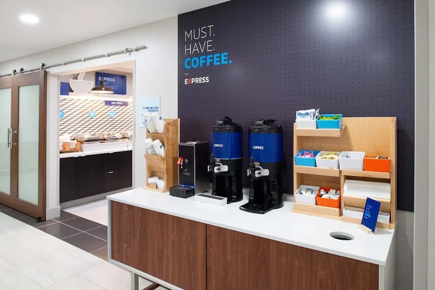 Holiday Inn Express Santa Rosa North by IHG Bar