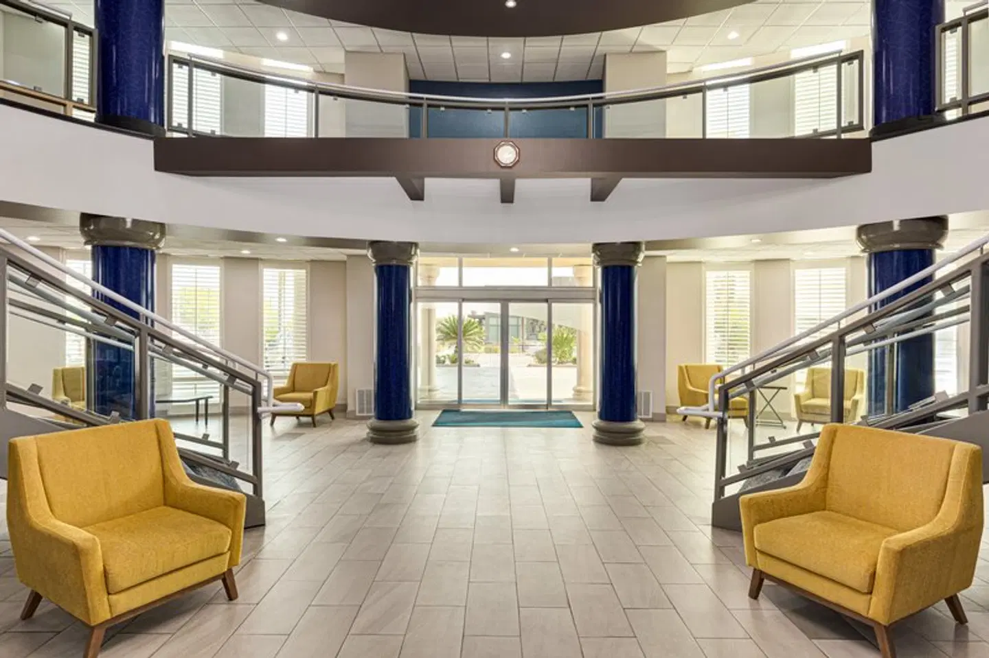Holiday Inn Express & Suites Bakersfield Central by IHG LOUNGE_LOBBY