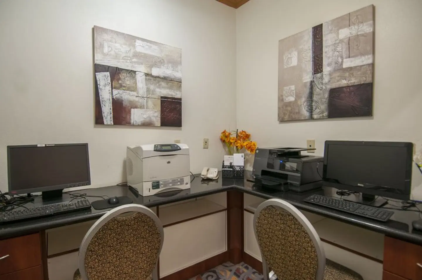 Holiday Inn Express & Suites Bakersfield Central by IHG ROOM_EXAMPLE