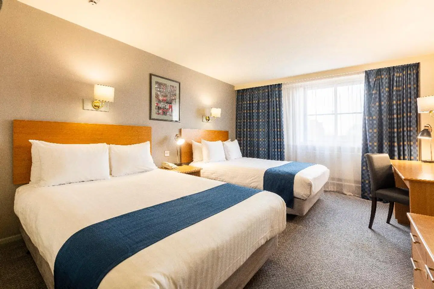 Holiday Inn Sutton ROOM_EXAMPLE
