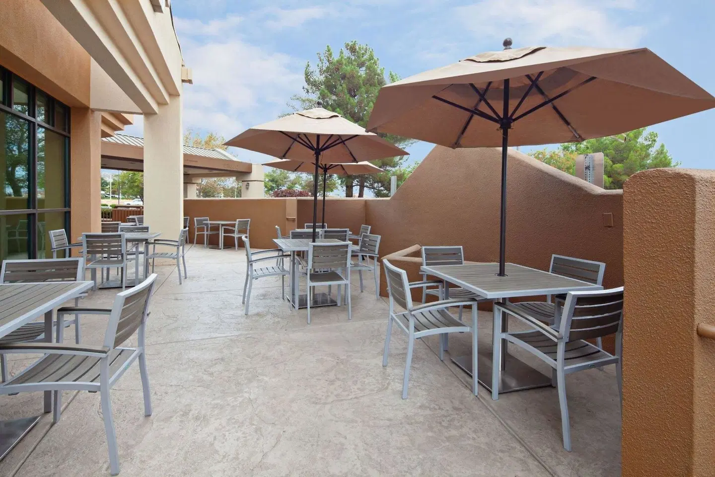 Holiday Inn Palmdale-Lancaster by IHG Terrasse