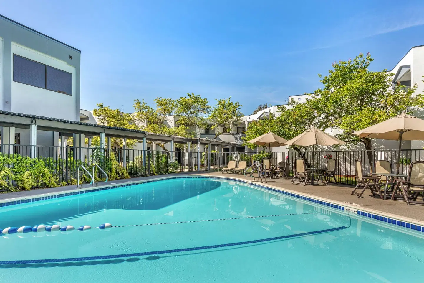 Best Western PLUS Wine Country Inn and Suites OUTDOOR_POOL