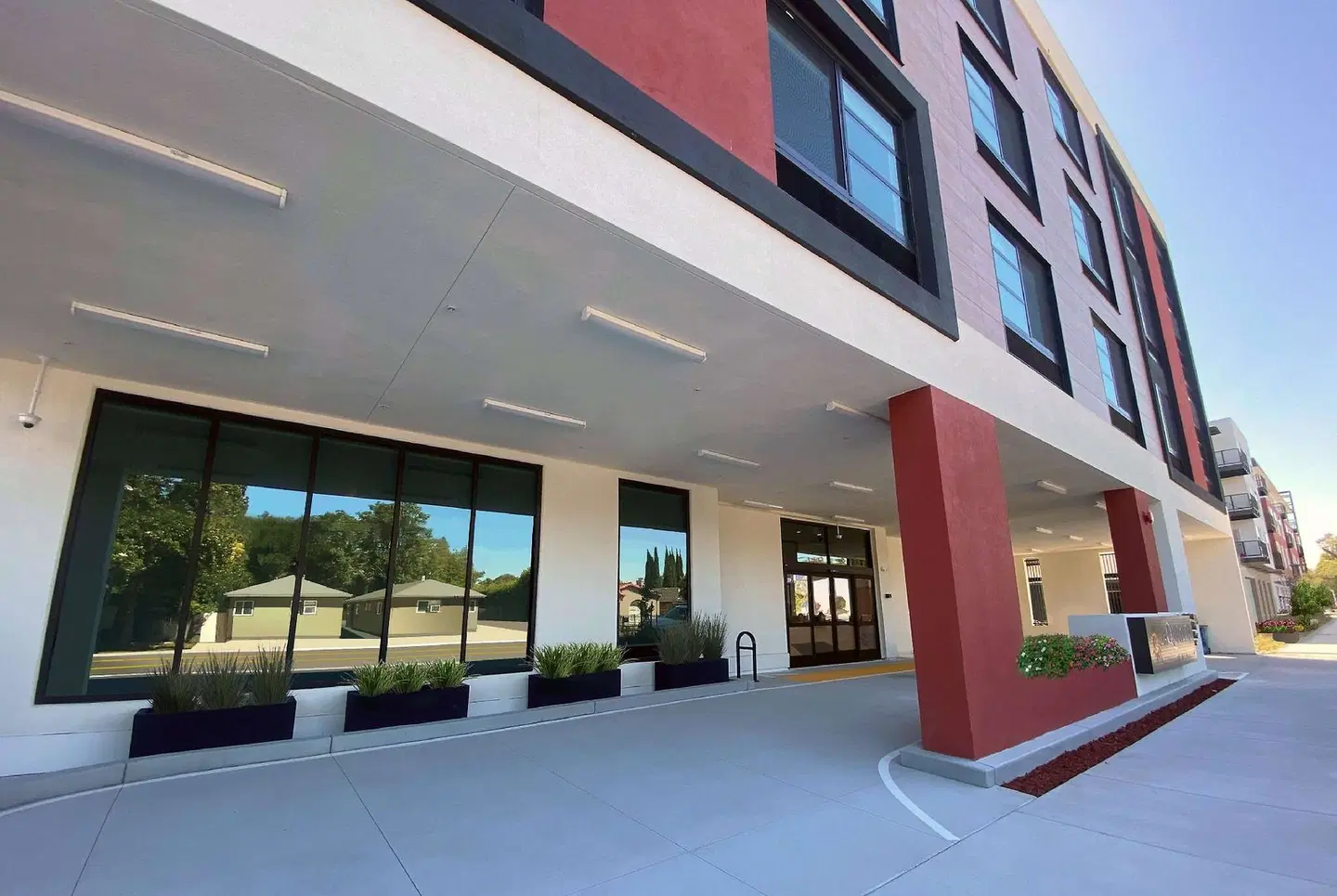 La Quinta Inn & Suites by Wyndham San Jose Silicon Valley EXTERIOR