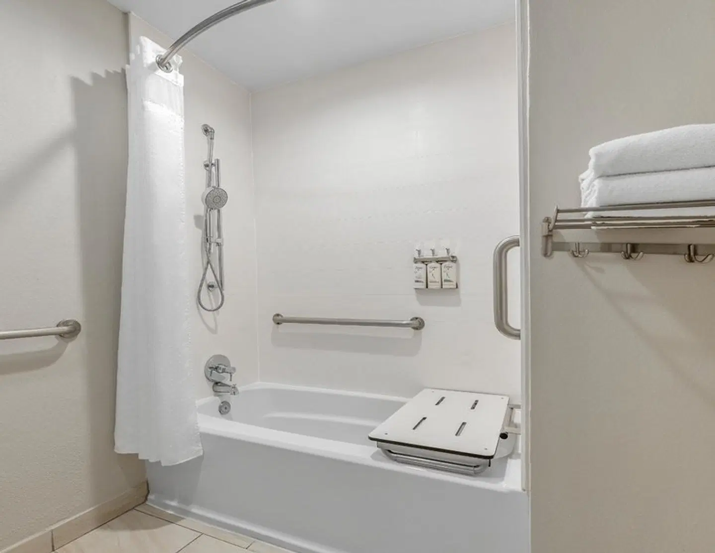 Holiday Inn Express San Diego South-National City by IHG Badezimmer