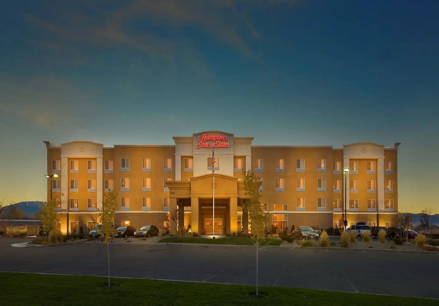 Hampton Inn & Suites Reno EXTERIOR