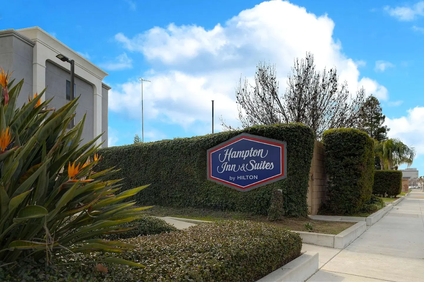 Hampton Inn & Suites Tulare EXTERIOR