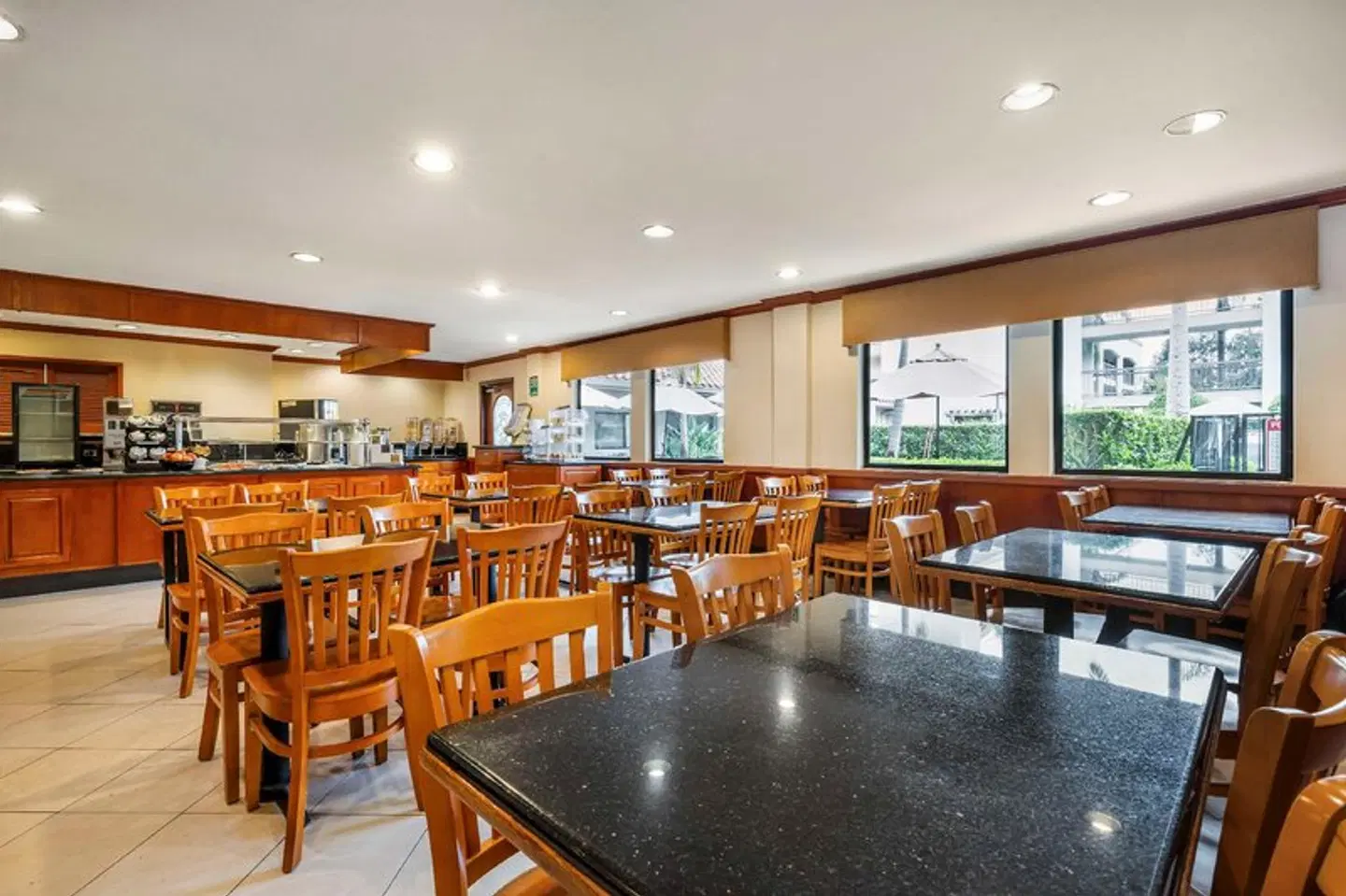 Best Western PLUS Orange County Airport North Bar