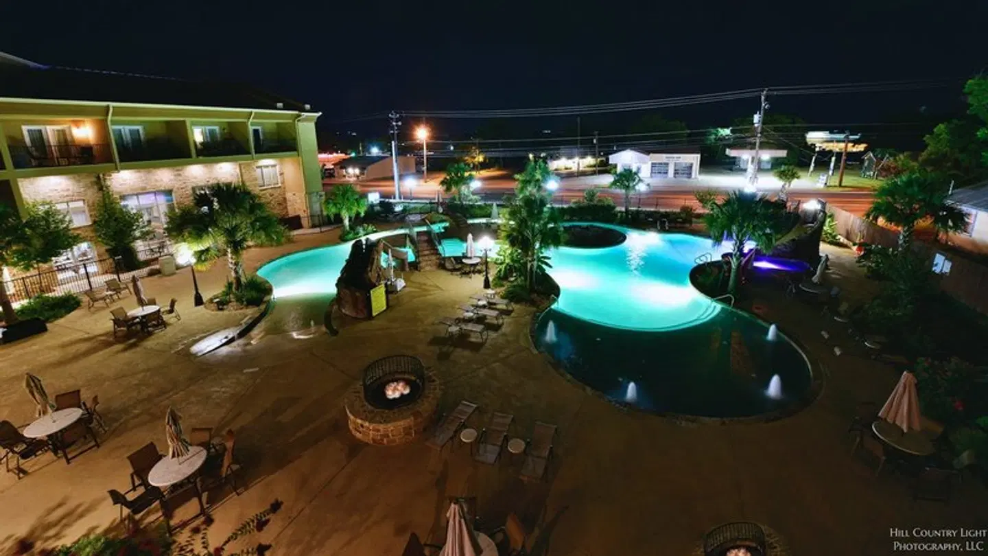 Holiday Inn Express & Suites Fredericksburg by IHG OUTDOOR_POOL