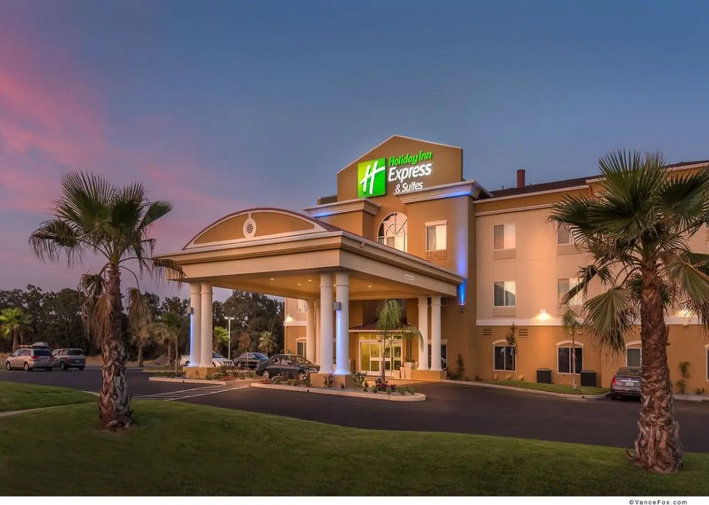 Holiday Inn Express & Suites Red Bluff-South Redding Area by IHG EXTERIOR