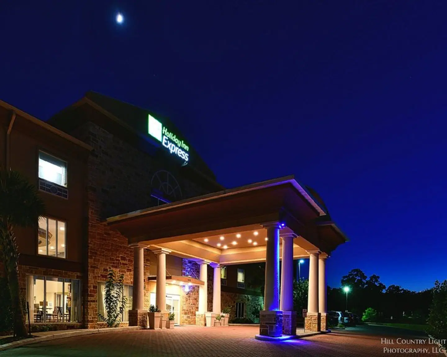 Holiday Inn Express & Suites Fredericksburg by IHG EXTERIOR
