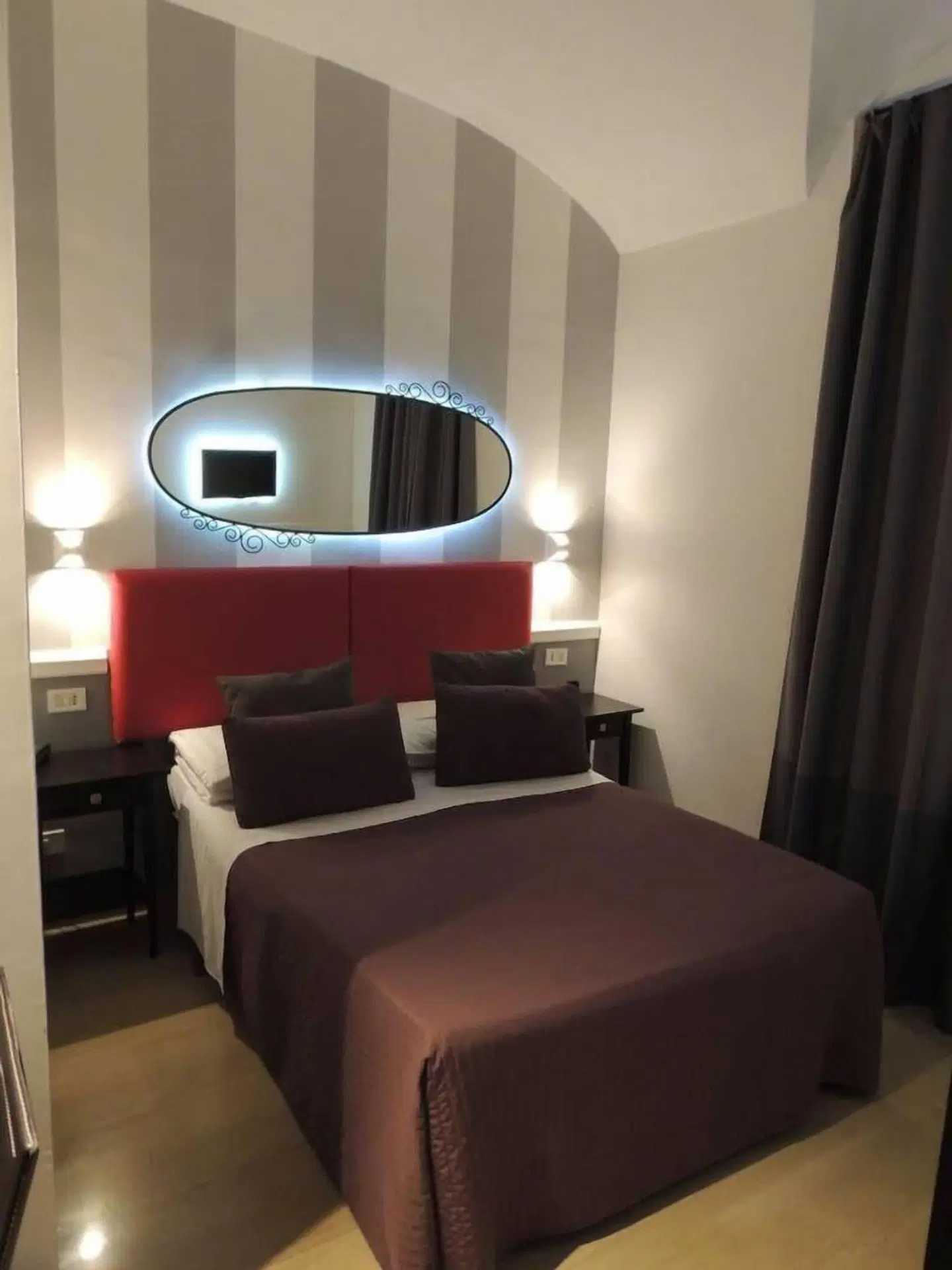 Hotel Center 1 ROOM_EXAMPLE