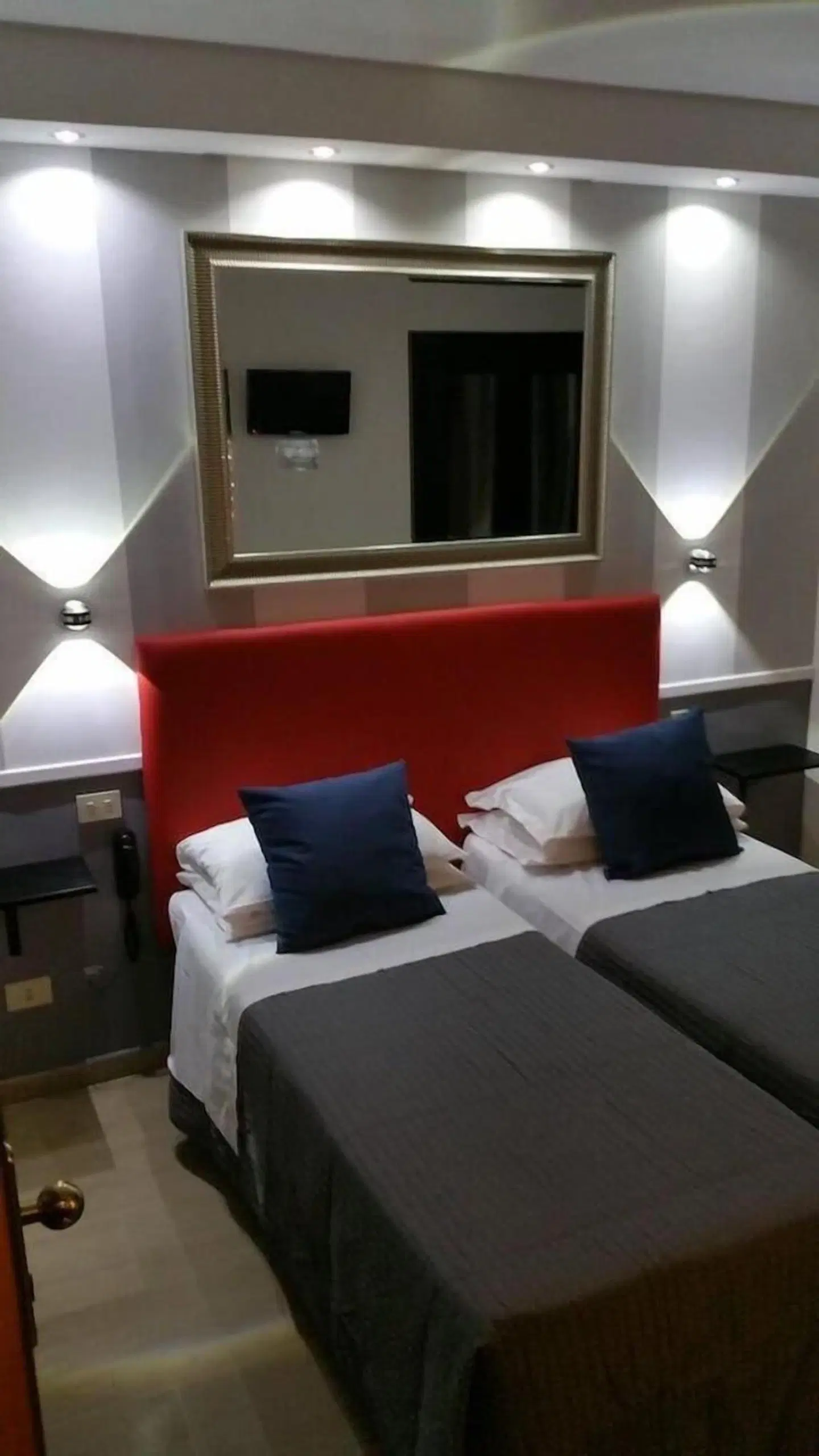 Hotel Center 1 ROOM_EXAMPLE