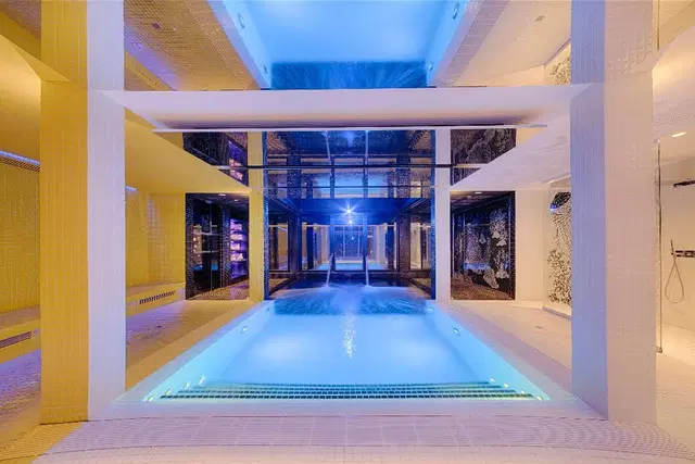 nhow Marseille Hallenbad