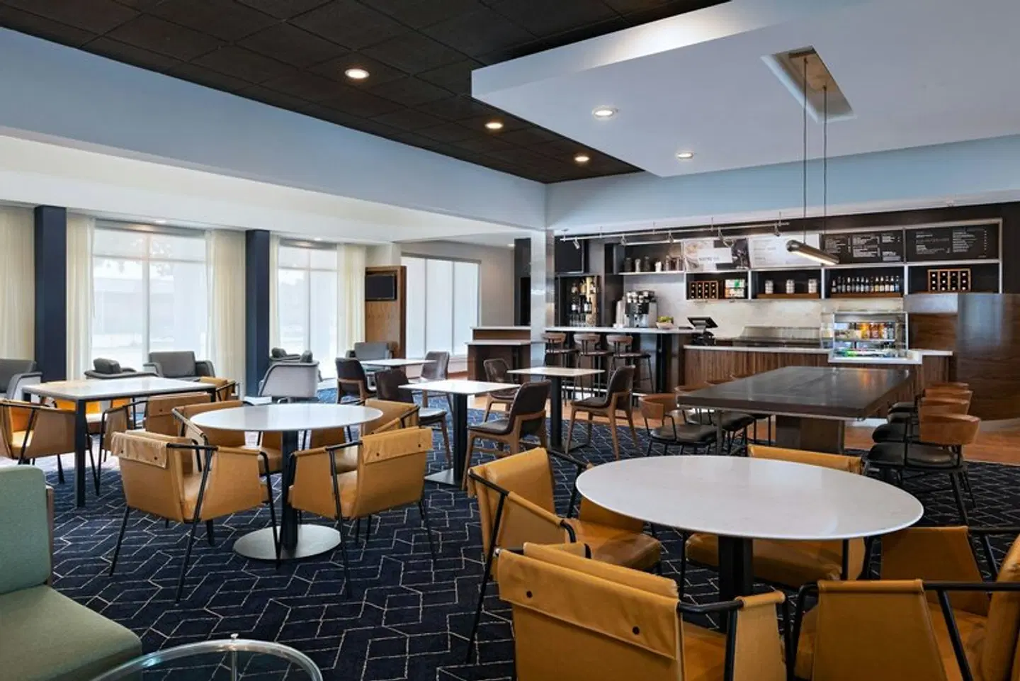 Courtyard by Marriott Dallas Richardson at Spring Valley Bar