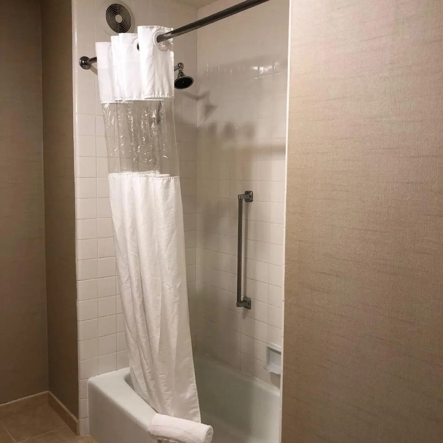 Cupertino Hotel Badezimmer
