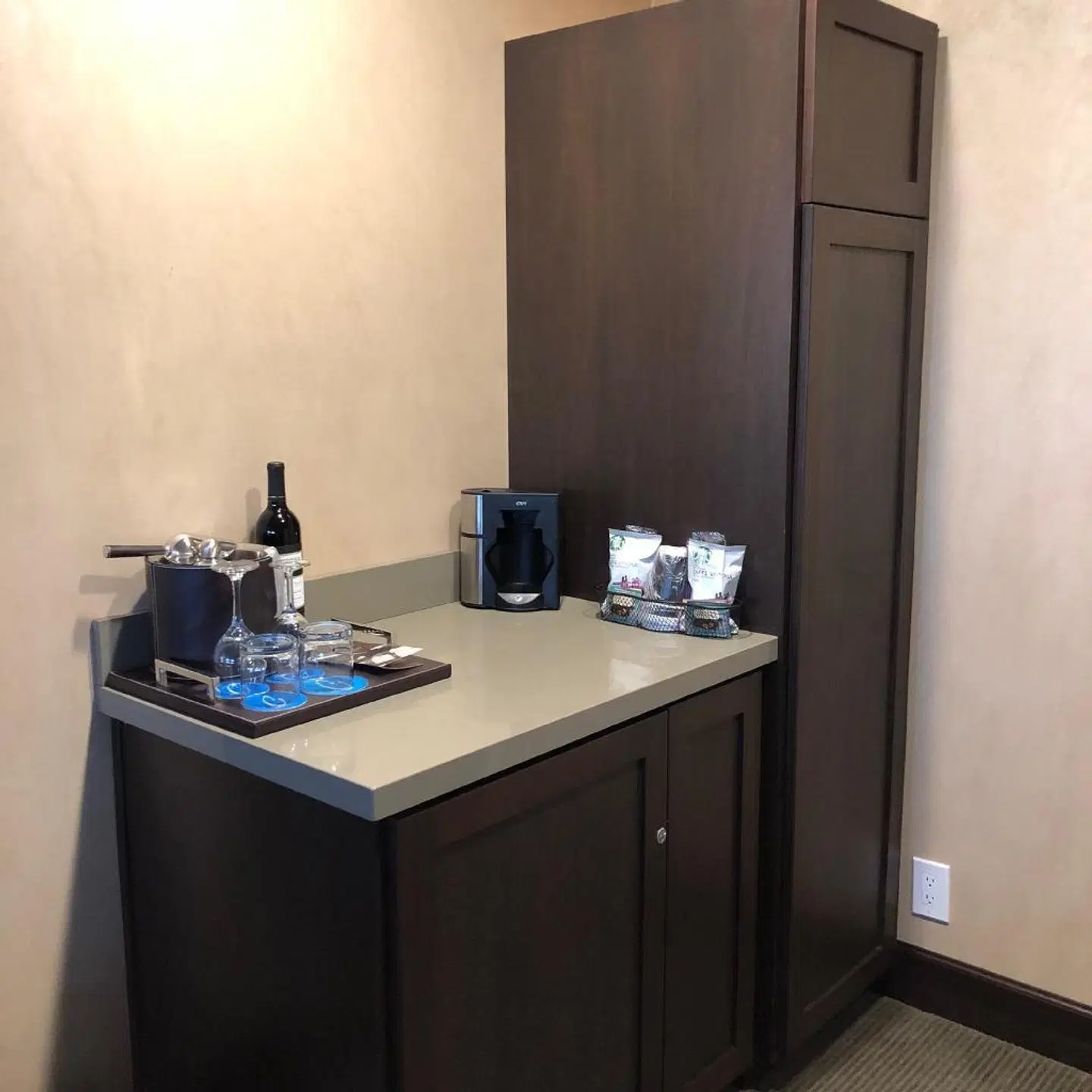 Cupertino Hotel ROOM_EXAMPLE