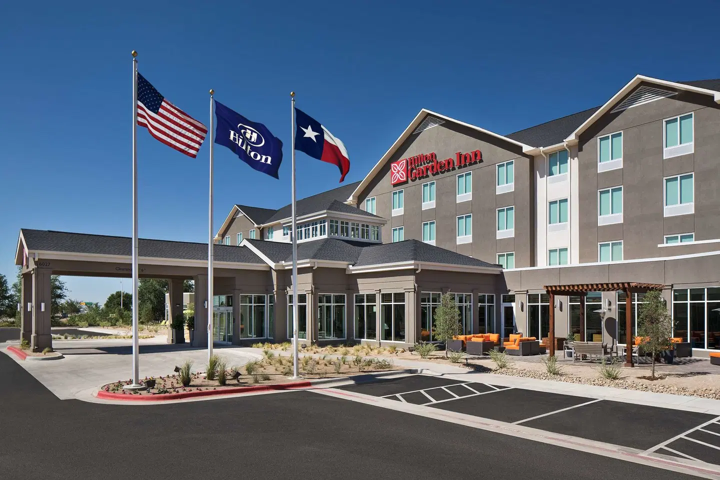 Hilton Garden Inn Lubbock EXTERIOR