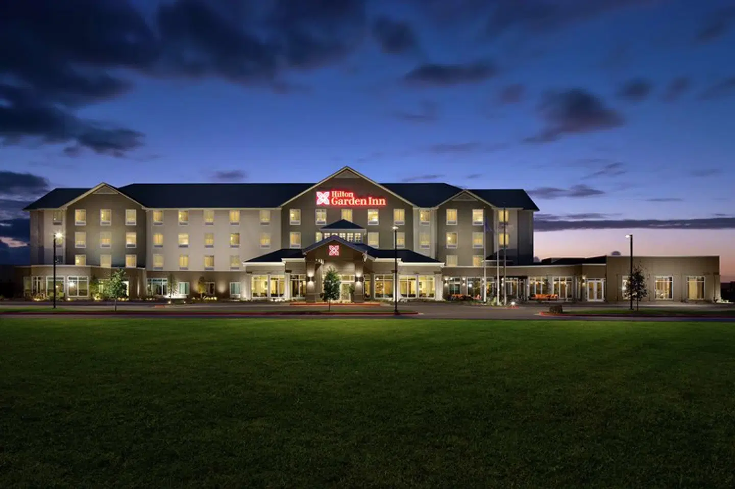 Hilton Garden Inn Lubbock EXTERIOR