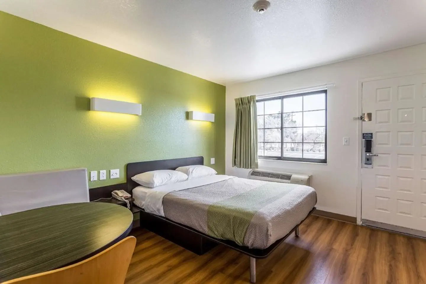 Motel 6 El Paso, TX - East ROOM_EXAMPLE