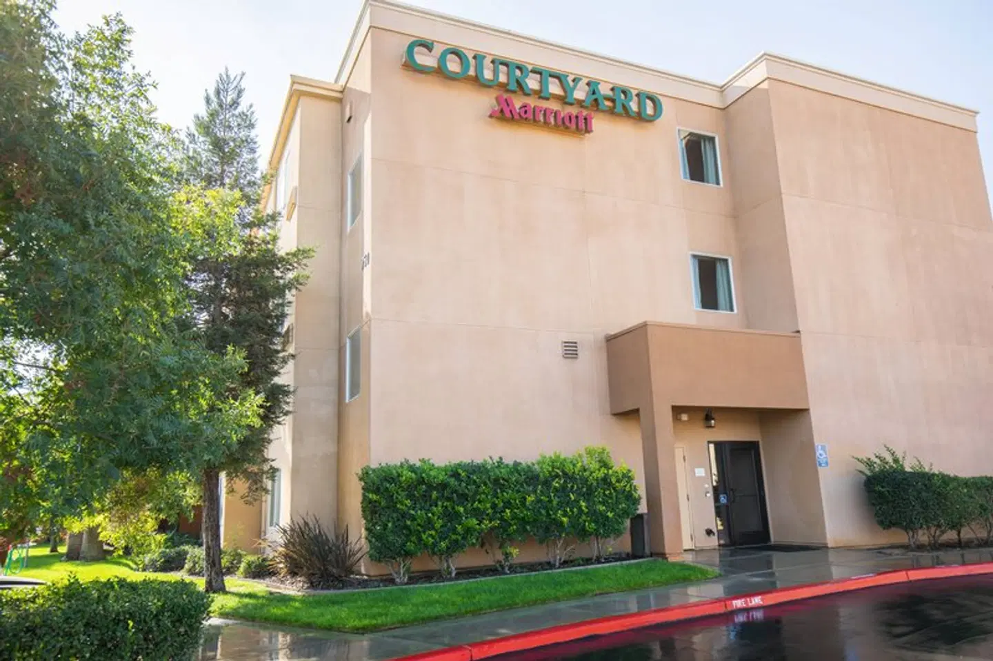 Courtyard by Marriott Merced EXTERIOR
