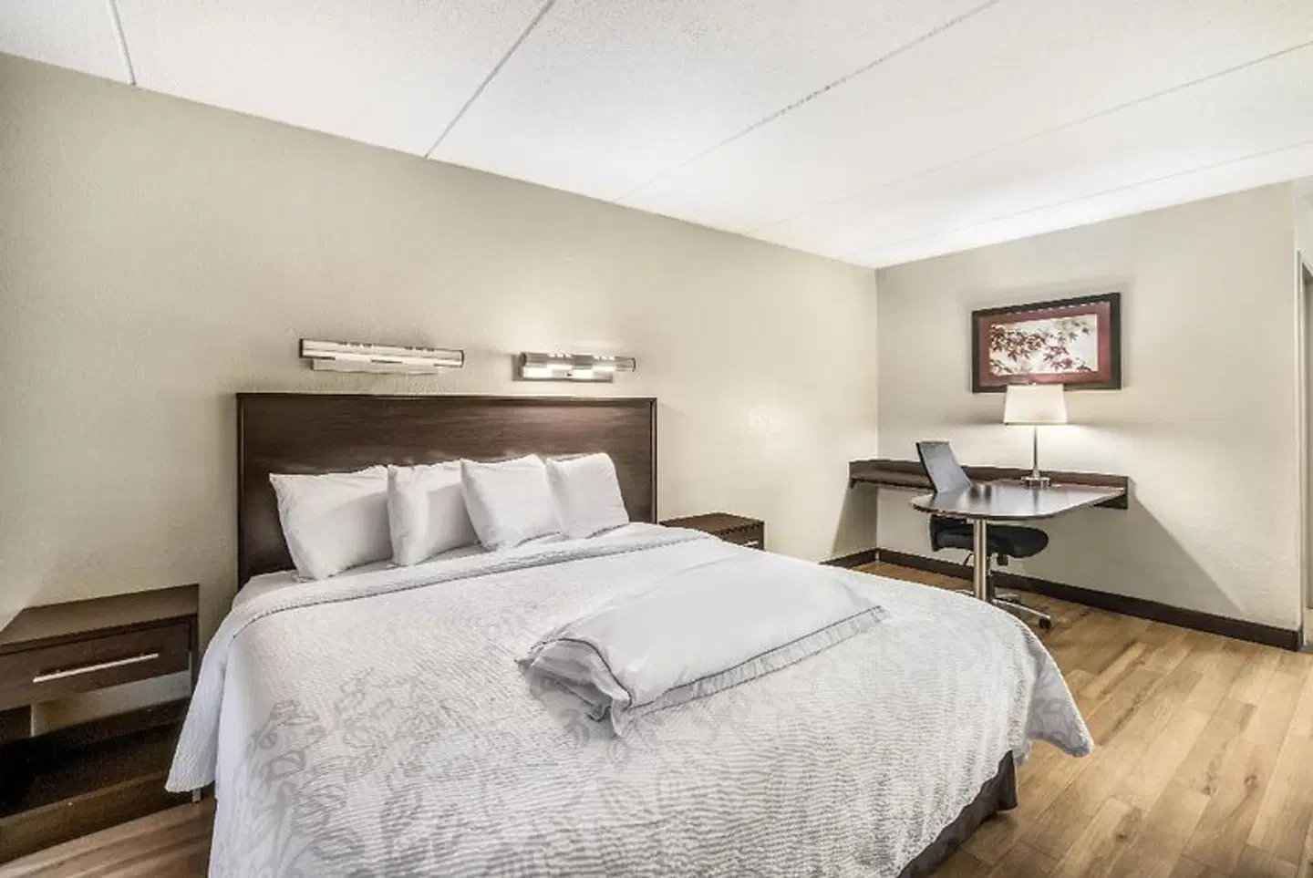 Red Roof Inn & Suites Addison ROOM_EXAMPLE