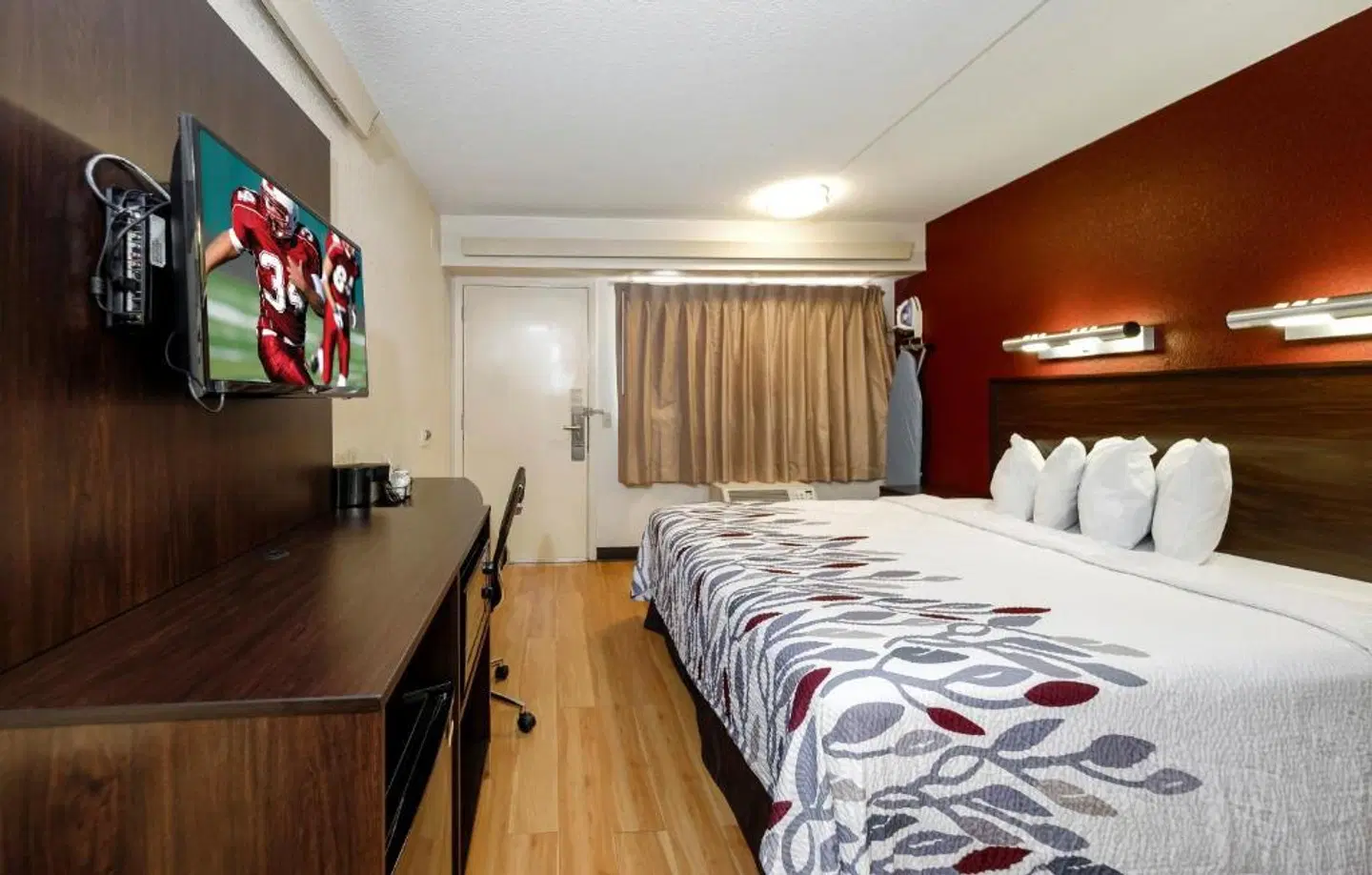 Red Roof Inn & Suites Addison ROOM_EXAMPLE