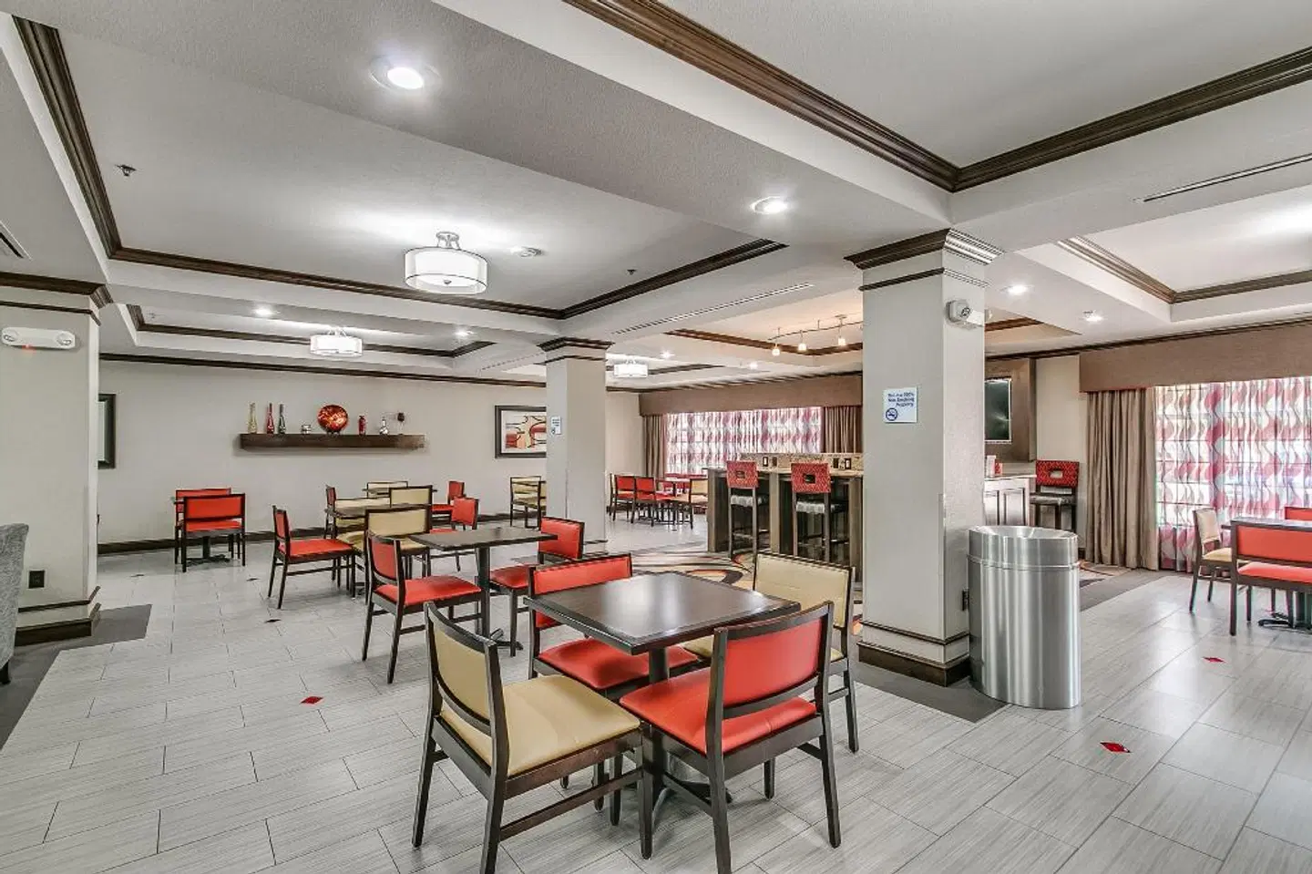 Holiday Inn Express & Suites Lubbock South by IHG Bar