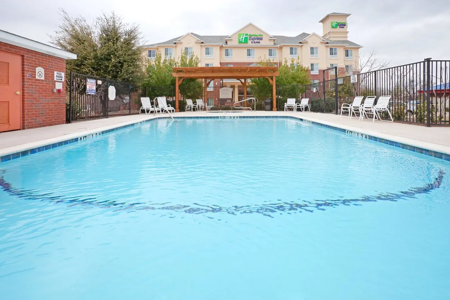 Holiday Inn Express & Suites Dallas - Grand Prairie I-20 by IHG OUTDOOR_POOL
