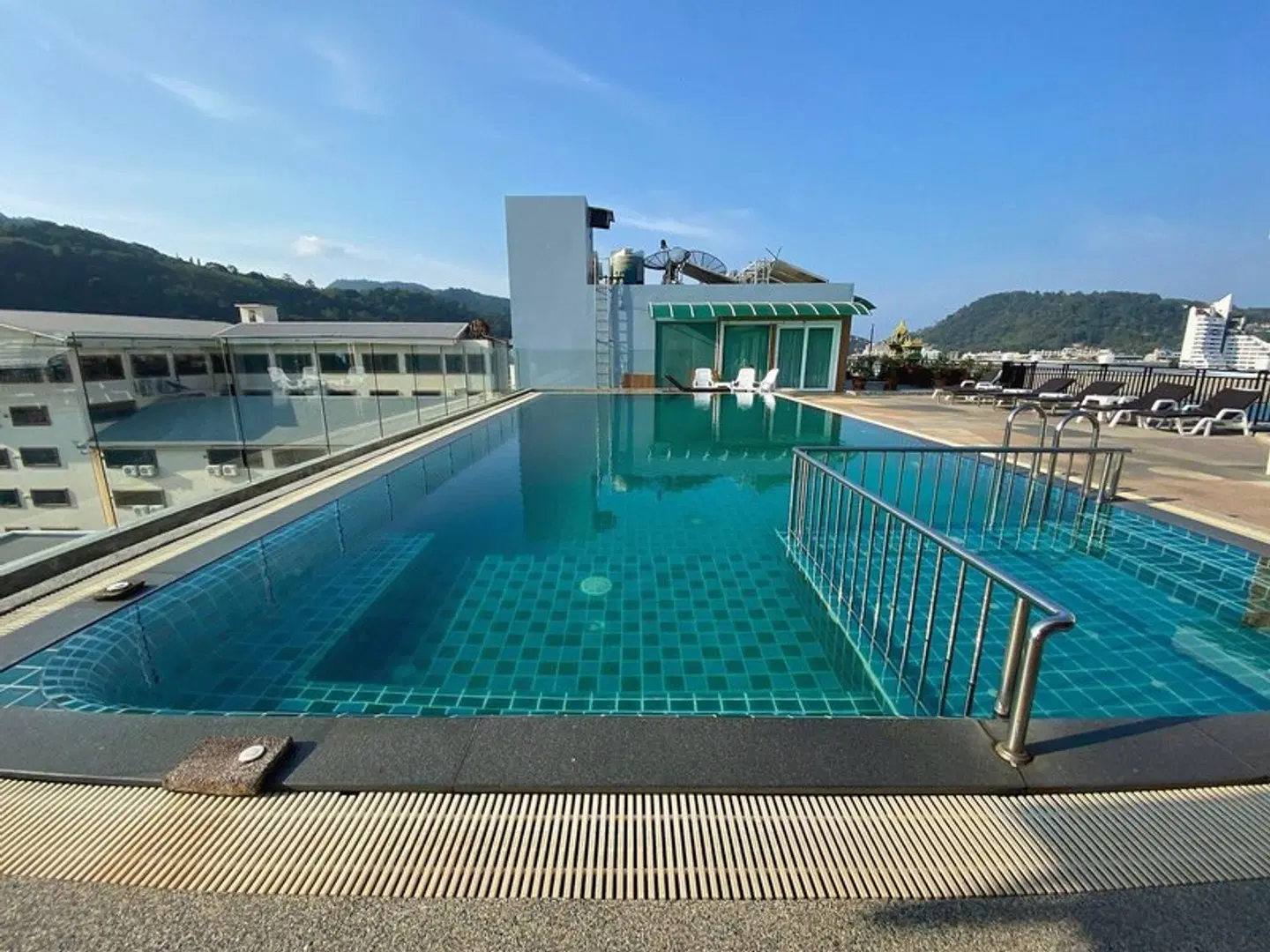 77 Patong Hotel & Spa OUTDOOR_POOL